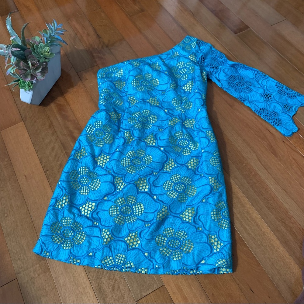 ⬇️ $50 | Lilly Pulitzer One Shoulder turquoise and yellow dress. eyelet size 2